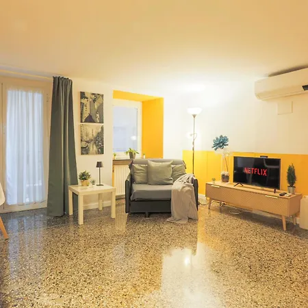 A 100m Dall'acquario *