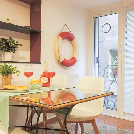 A 100m Dall'acquario Apartment *