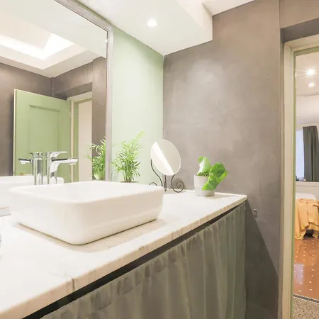 A 100m Dall'acquario Apartament